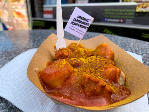 Die Geheimnisse der perfekten Currywurst: Tipps und Tricks von "Iss doch wurscht"